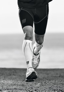 Läufer mit CEP Kompressionsstrümpfen